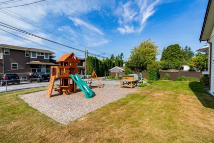 Front Yard Photo of 1033 Cypress Street, White Rock, BC