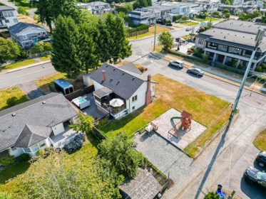 Outdoor Kitchen Photo of 1033 Cypress Street, White Rock, BC