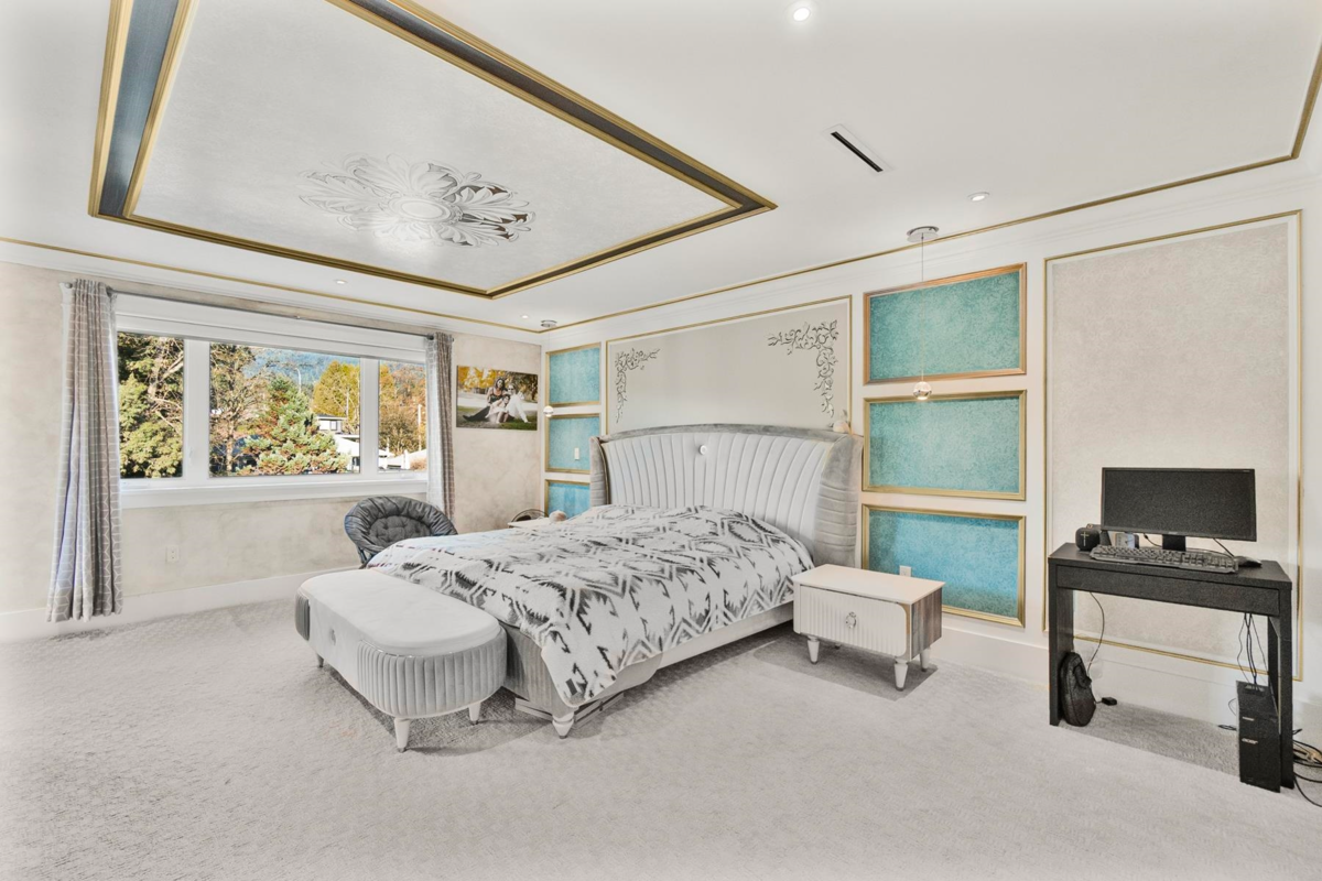 Backyard Photo of 512 W 23rd Street, North Vancouver, BC