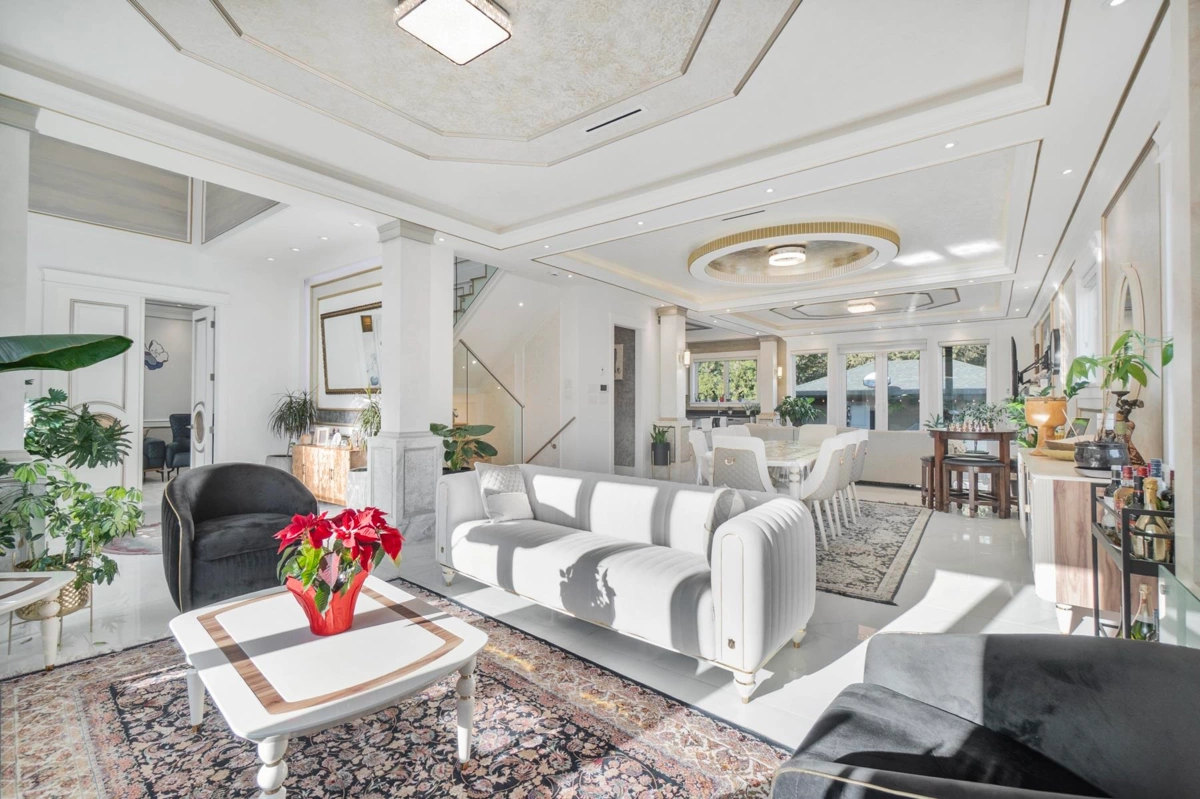 Kitchen Island Photo of 512 W 23rd Street, North Vancouver, BC