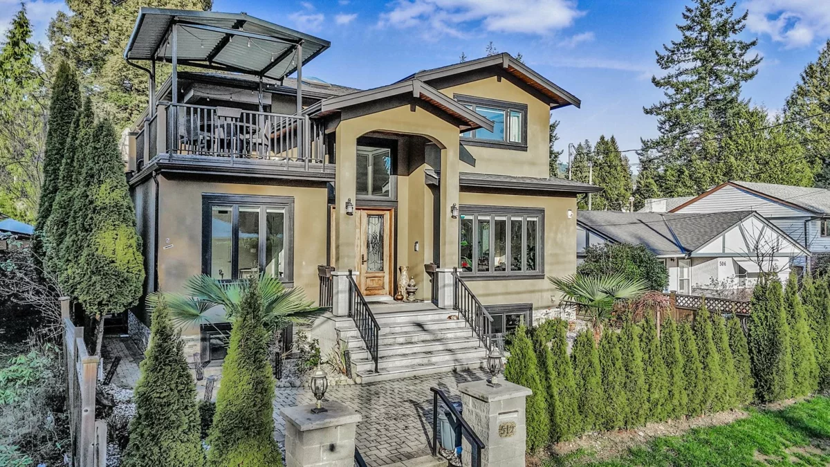 Living Room Photo of 512 W 23rd Street, North Vancouver, BC