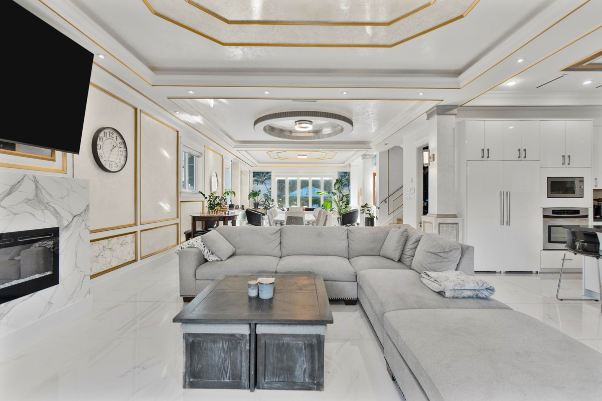 Mudroom Photo of 512 W 23rd Street, North Vancouver, BC