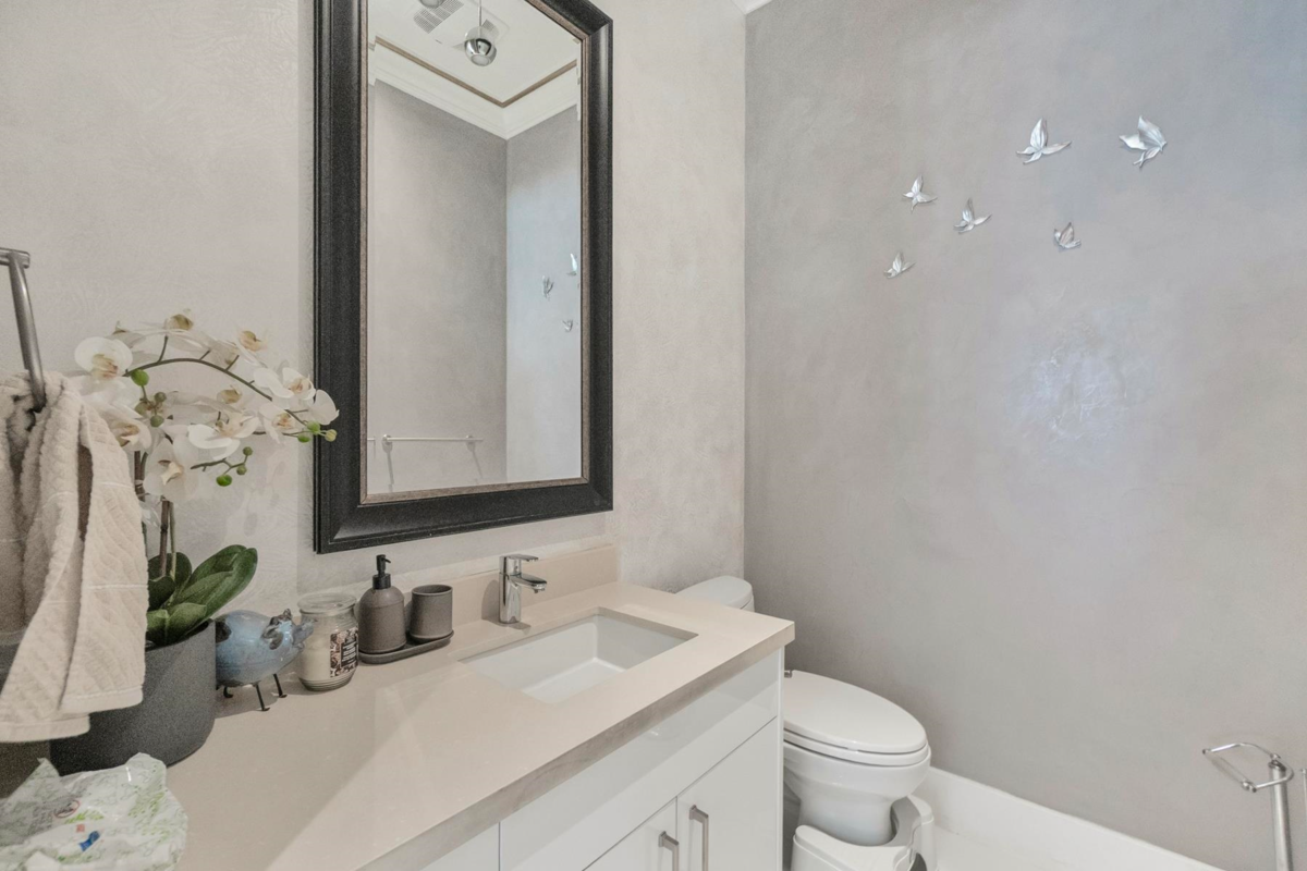 Office / Den Photo of 512 W 23rd Street, North Vancouver, BC