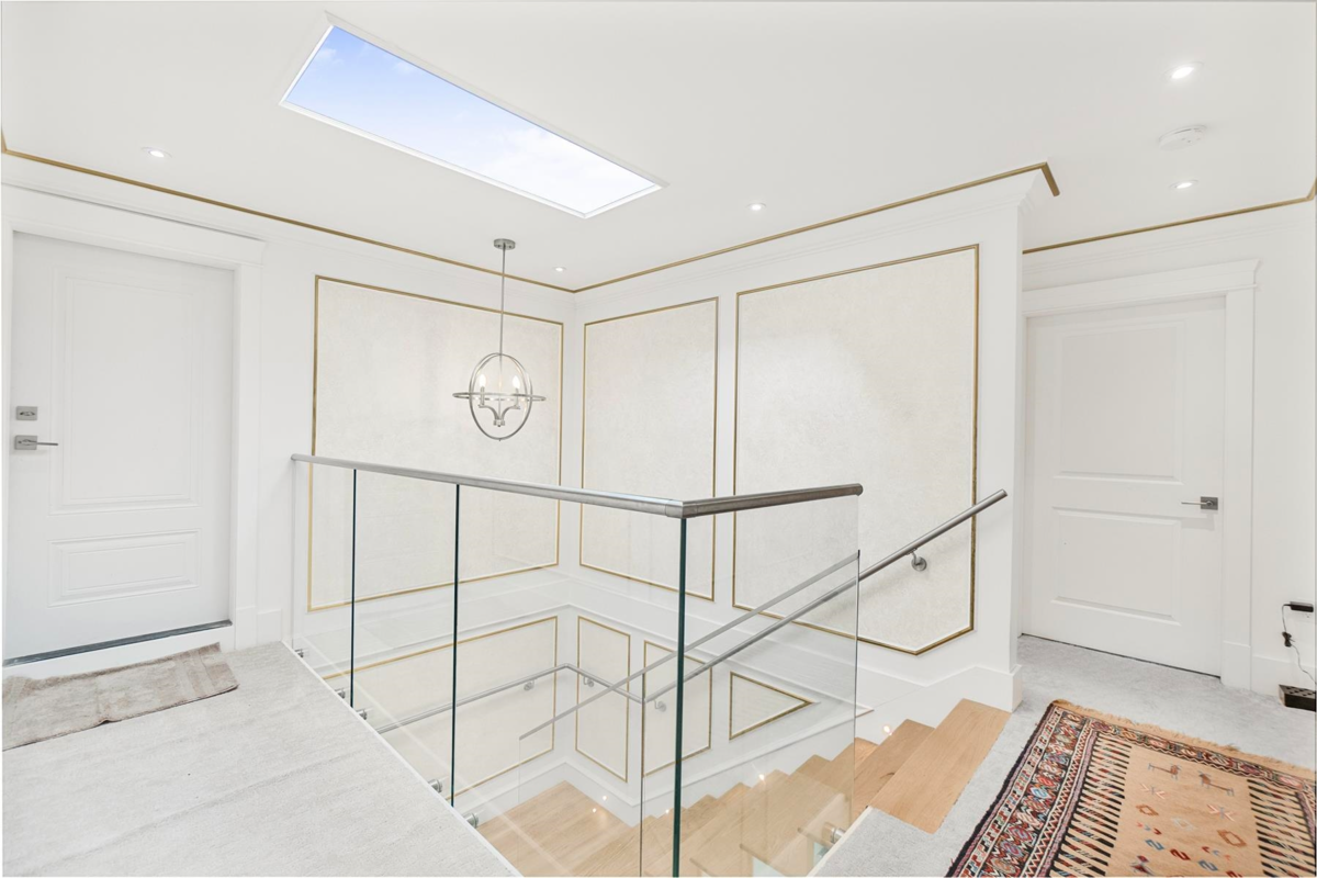 Outdoor Patio Photo of 512 W 23rd Street, North Vancouver, BC