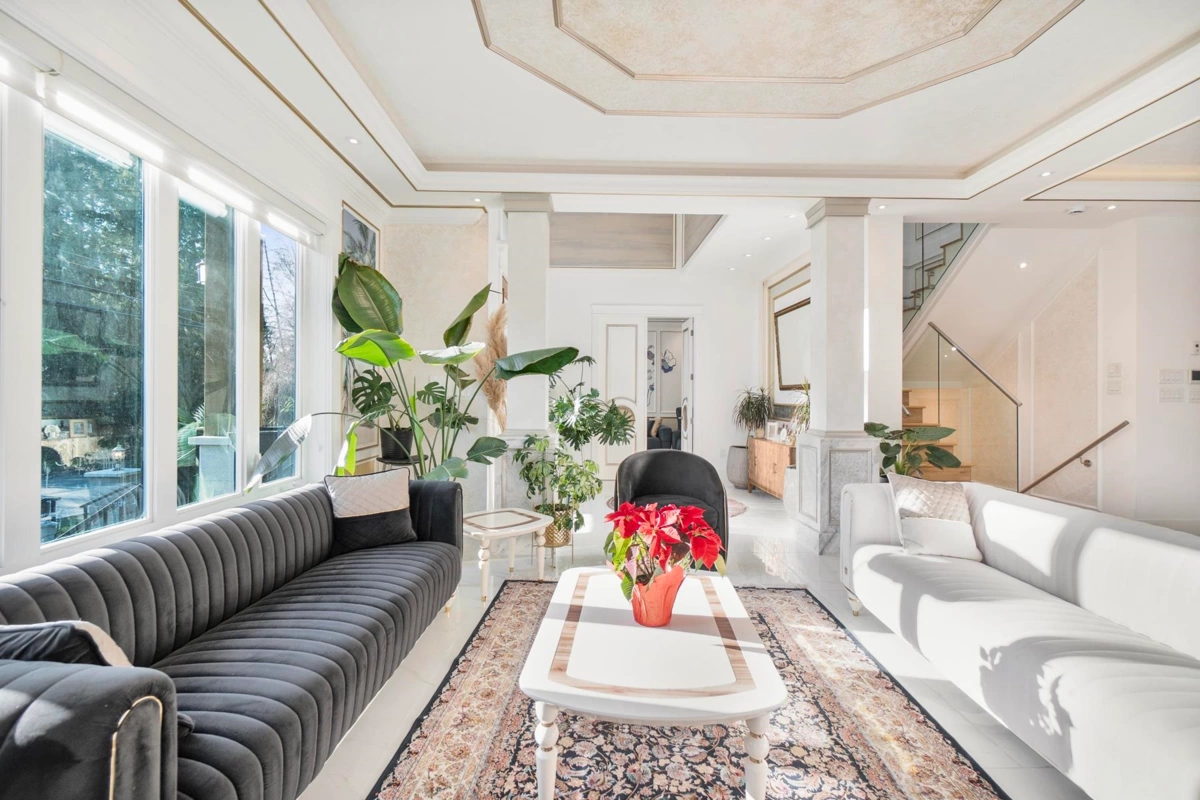 Pantry Photo of 512 W 23rd Street, North Vancouver, BC