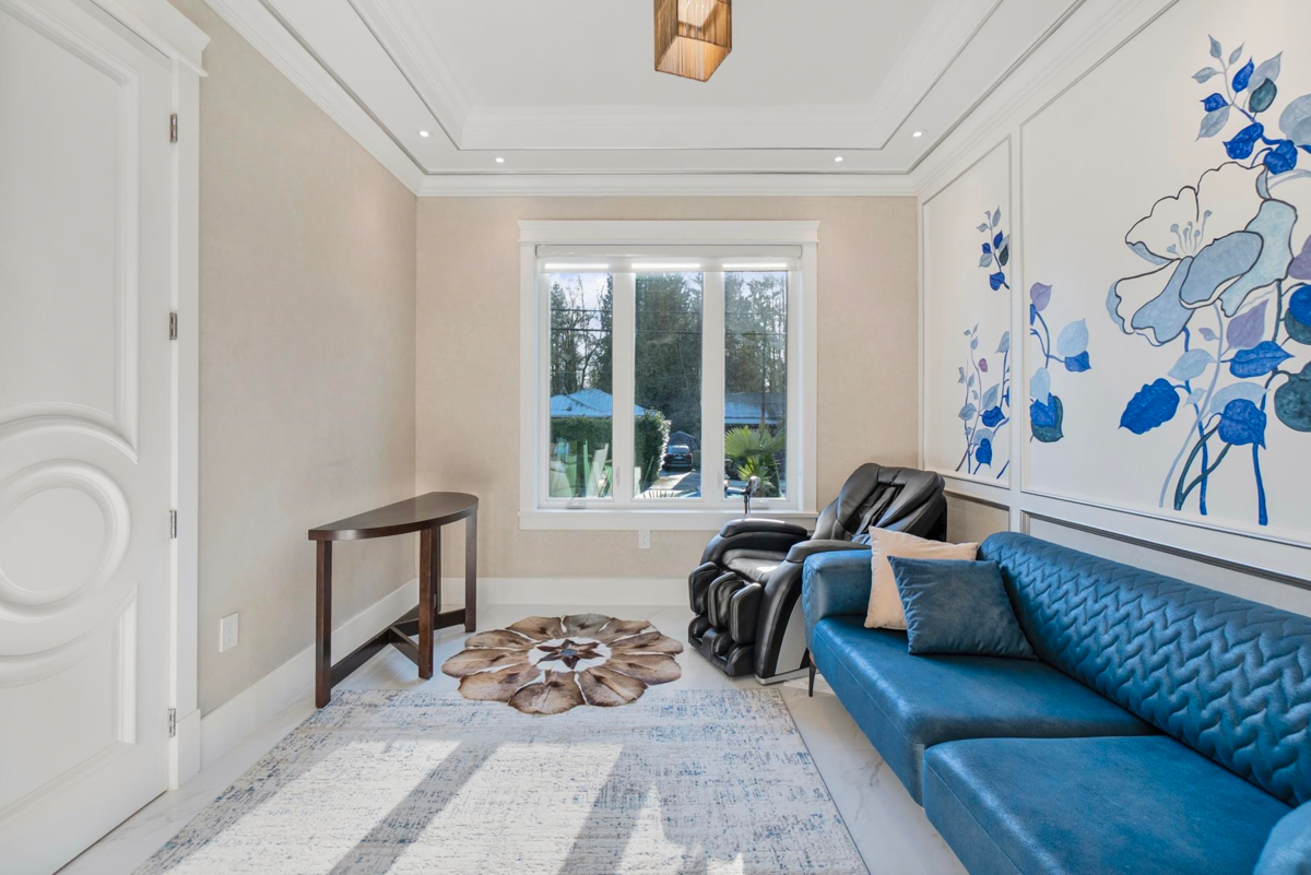 Powder Room Photo of 512 W 23rd Street, North Vancouver, BC