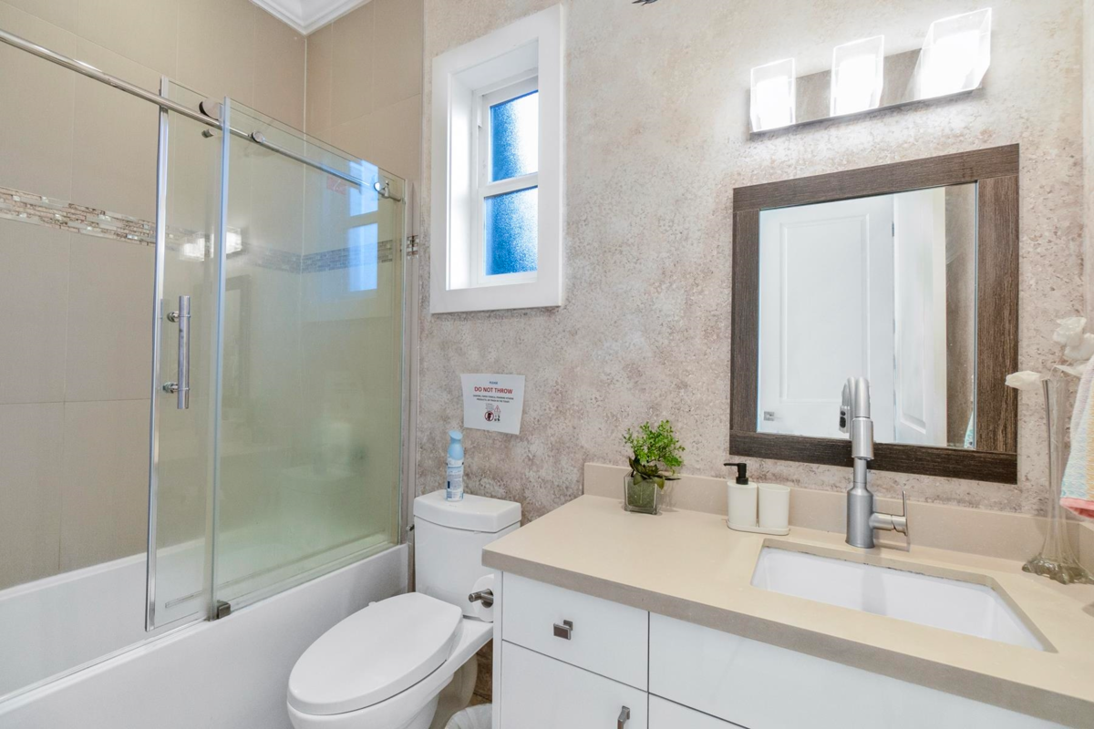 Staircase Photo of 512 W 23rd Street, North Vancouver, BC