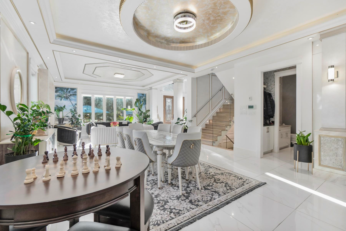 Walk-In Closet Photo of 512 W 23rd Street, North Vancouver, BC