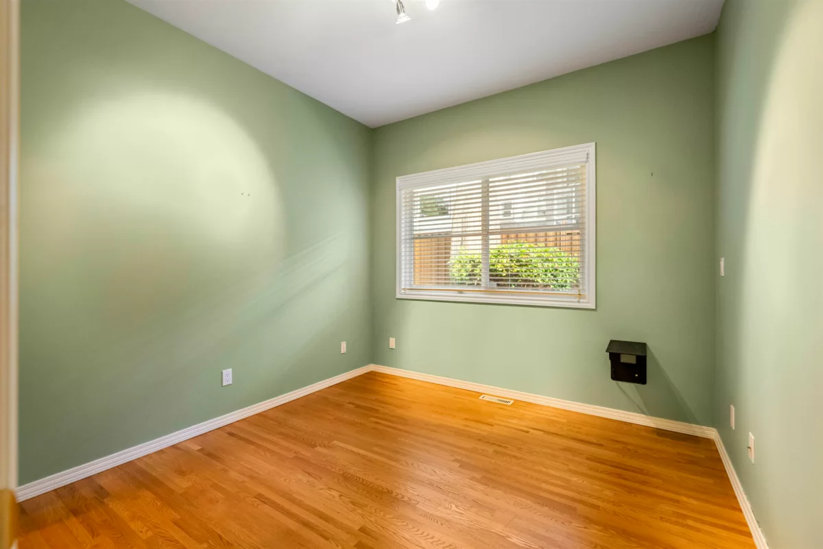 Bedroom 4 Photo of 1 13911 16 Avenue, Surrey, BC