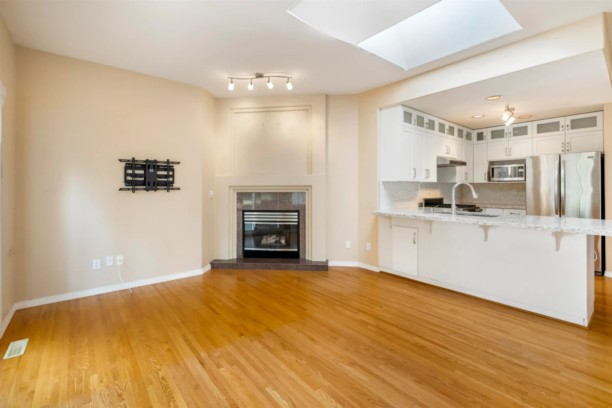 Breakfast Nook Photo of 1 13911 16 Avenue, Surrey, BC