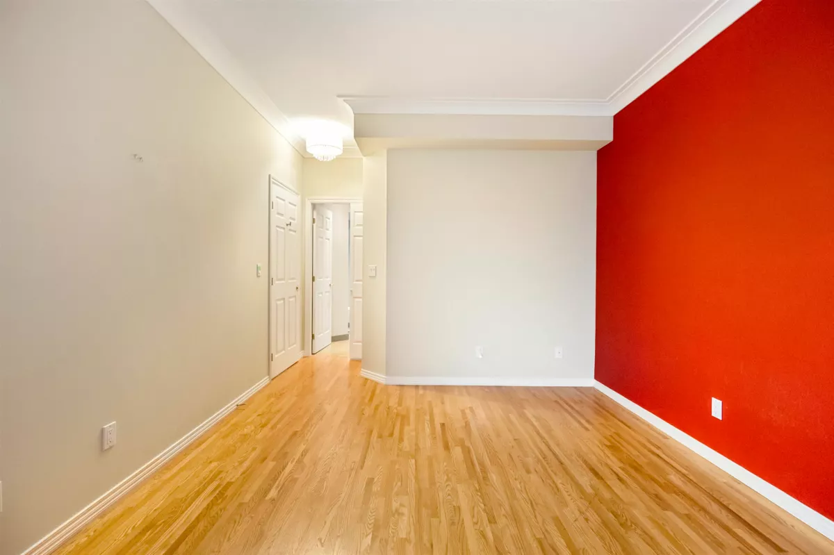 Entry Foyer Photo of 1 13911 16 Avenue, Surrey, BC