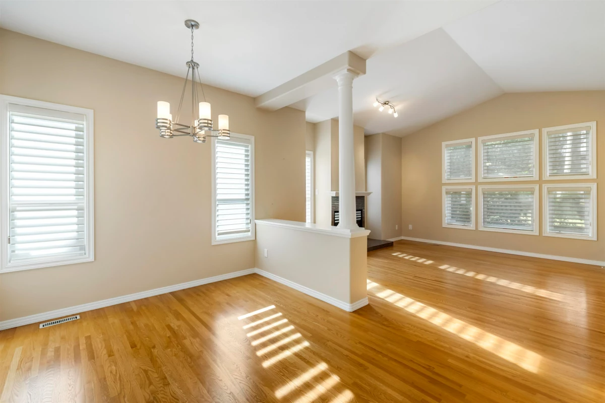 Family Room Photo of 1 13911 16 Avenue, Surrey, BC