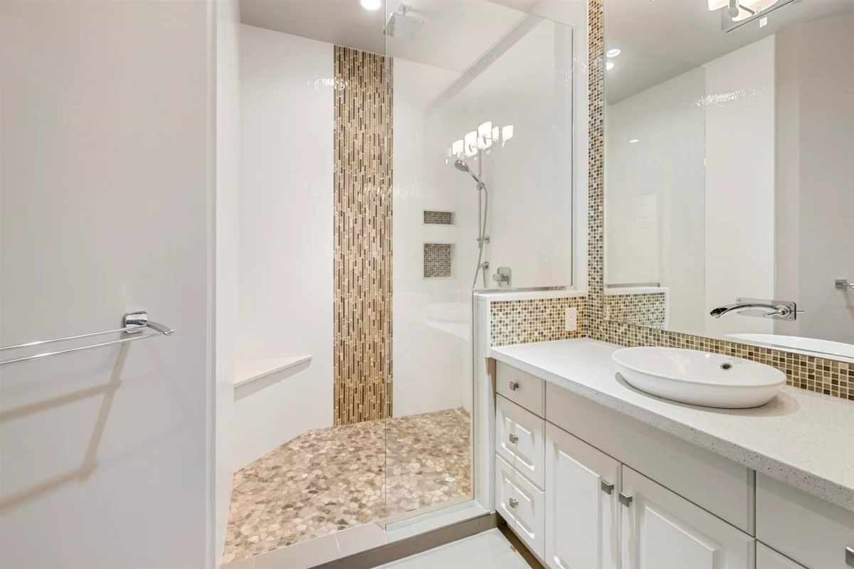 Garage Interior Photo of 1 13911 16 Avenue, Surrey, BC