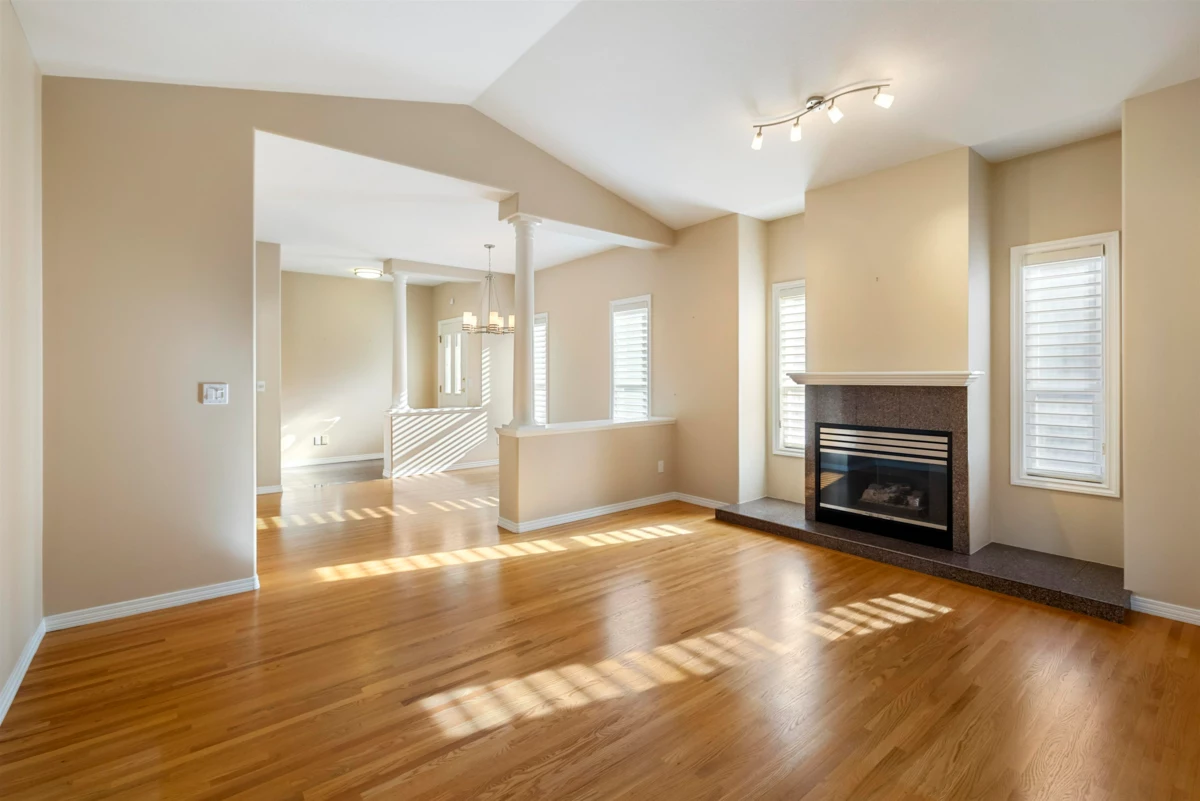 Kitchen Photo of 1 13911 16 Avenue, Surrey, BC