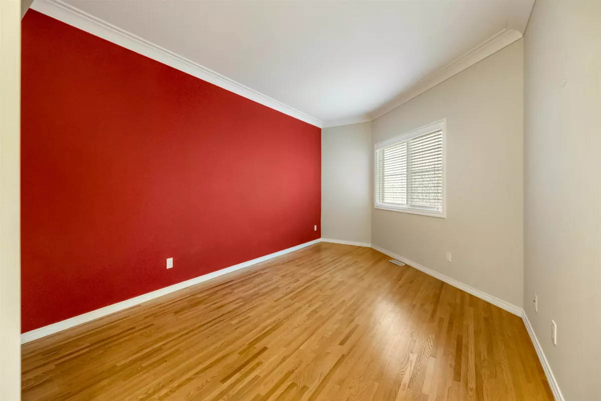 Laundry Room Photo of 1 13911 16 Avenue, Surrey, BC