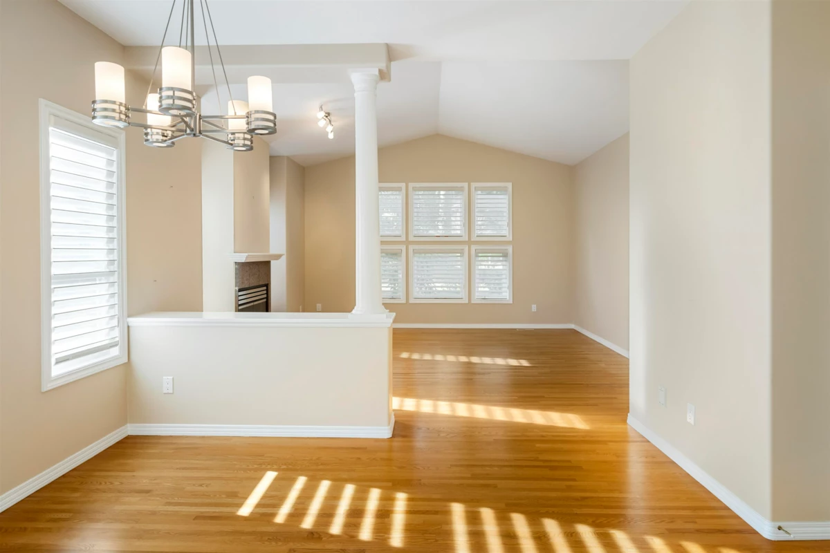Living Room Photo of 1 13911 16 Avenue, Surrey, BC