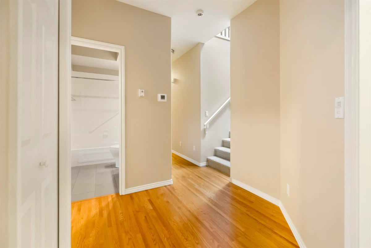 Office / Den Photo of 1 13911 16 Avenue, Surrey, BC