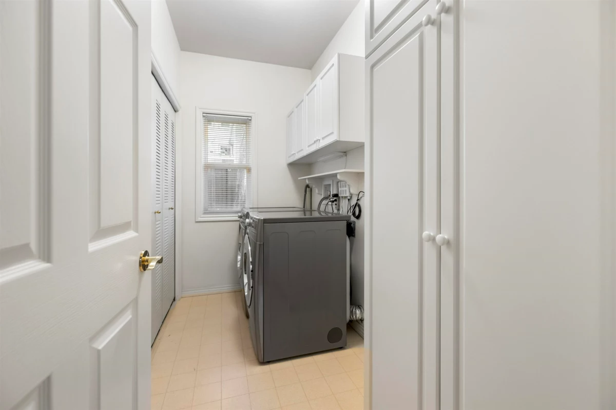 Powder Room Photo of 1 13911 16 Avenue, Surrey, BC