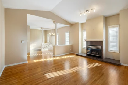 Kitchen Photo of 1 13911 16 Avenue, Surrey, BC