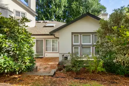 Swimming Pool Photo of 1 13911 16 Avenue, Surrey, BC