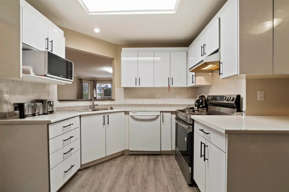Dining Area Photo of 103 7435 121a Street, Surrey, BC