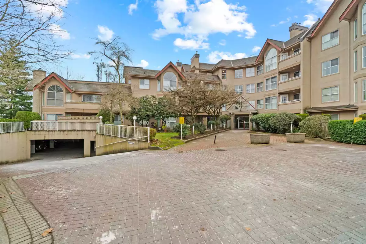 Family Room Photo of 103 7435 121a Street, Surrey, BC