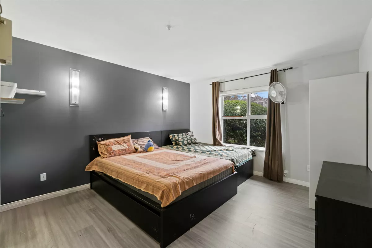 Kitchen Island Photo of 103 7435 121a Street, Surrey, BC