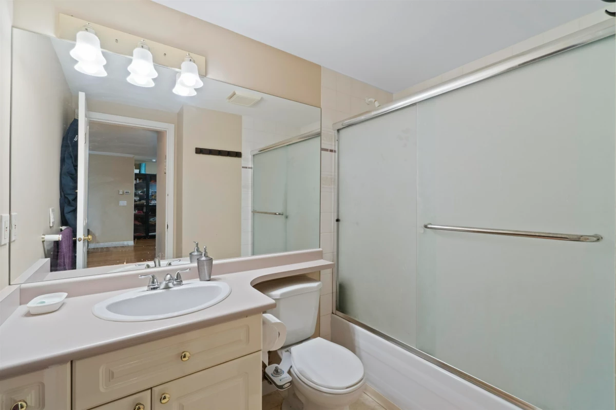 Walk-In Closet Photo of 103 7435 121a Street, Surrey, BC