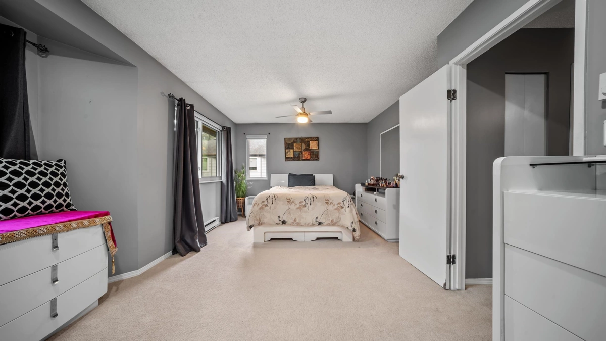 Entry Foyer Photo of 145 7287 140 Street, Surrey, BC