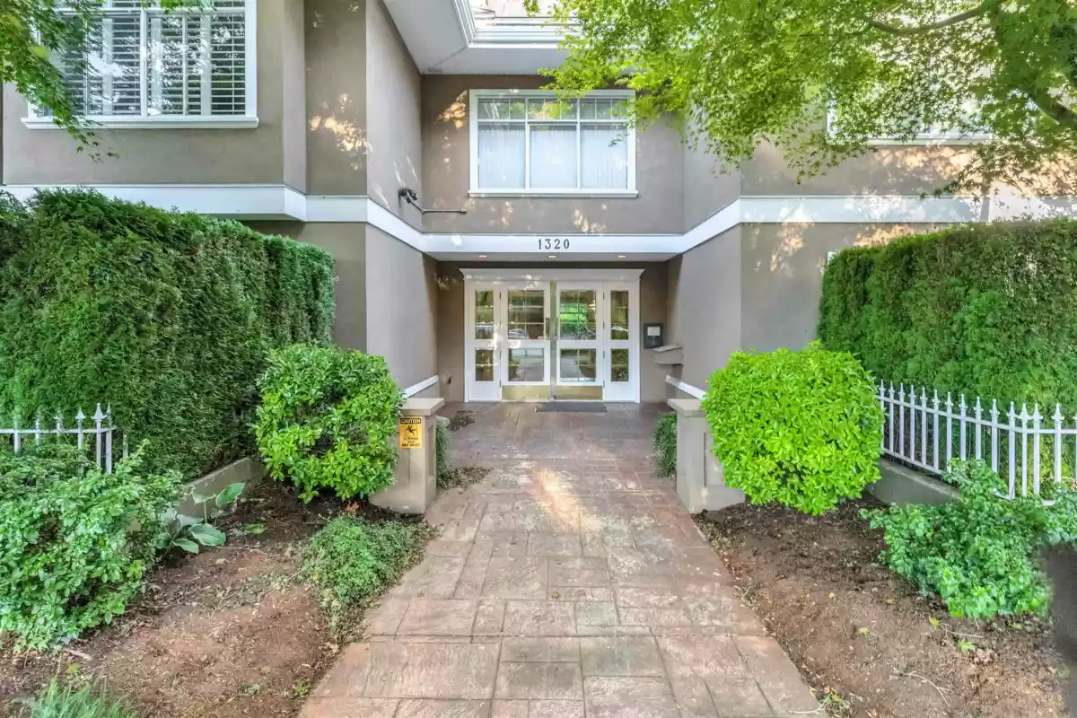 Living Room Photo of 205 1320 55 Street, Delta, BC