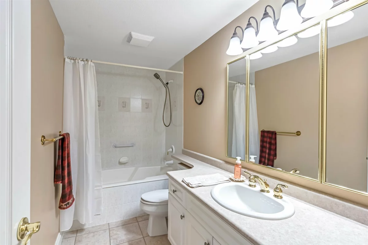 Walk-In Closet Photo of 205 1320 55 Street, Delta, BC