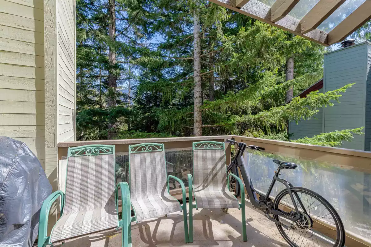 Kitchen Island Photo of 18 6125 Eagle Drive, Whistler, BC