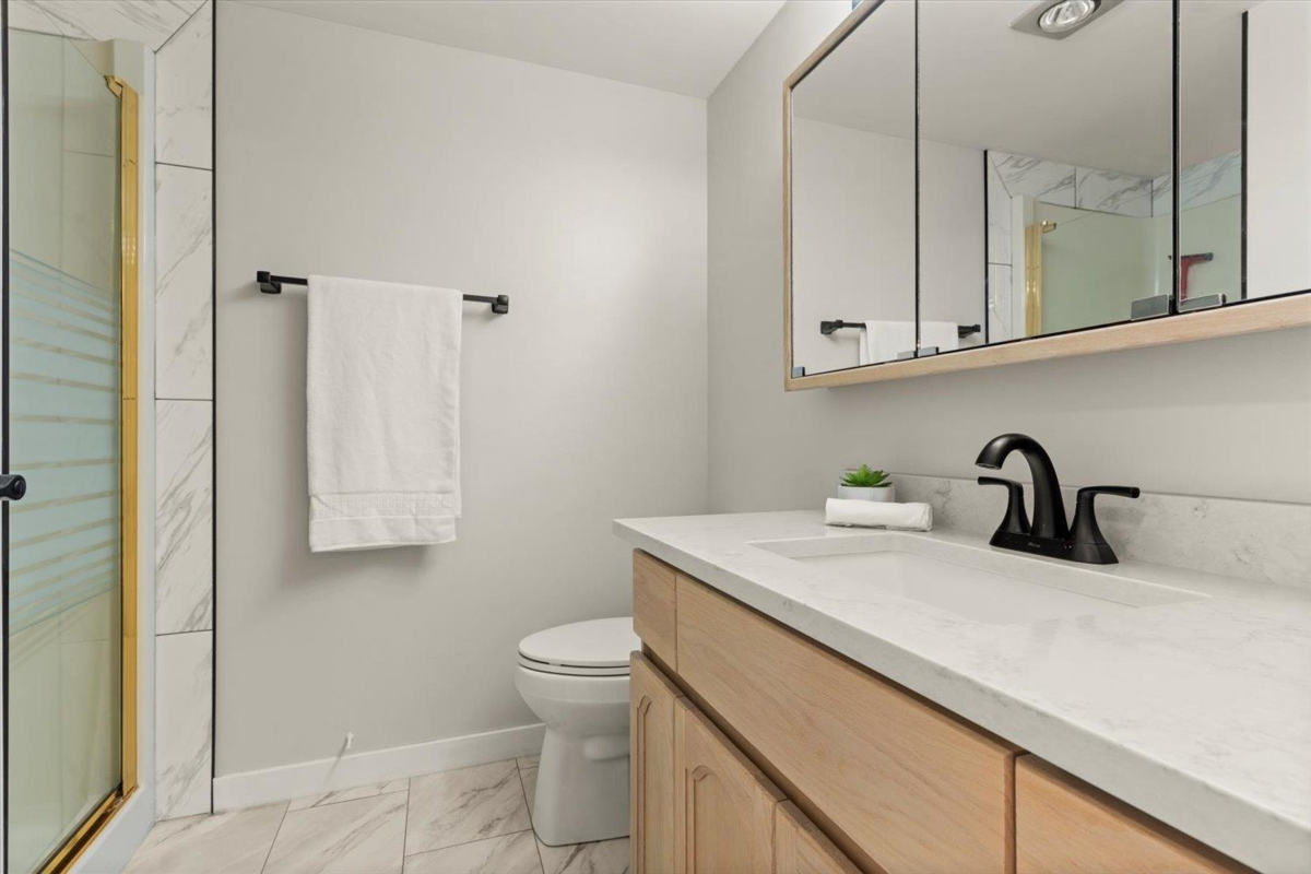 Entry Foyer Photo of 307 2491 Gladwin Road, Abbotsford, BC