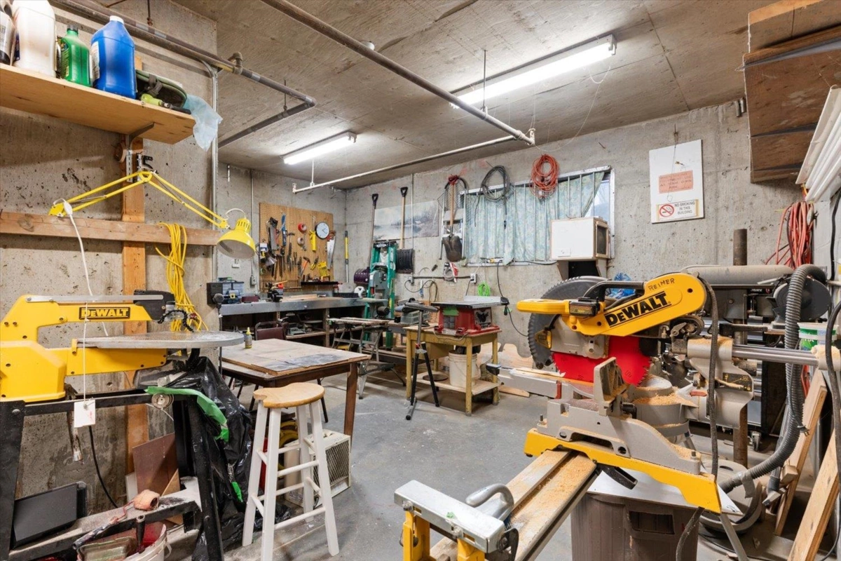 Front Yard Photo of 307 2491 Gladwin Road, Abbotsford, BC