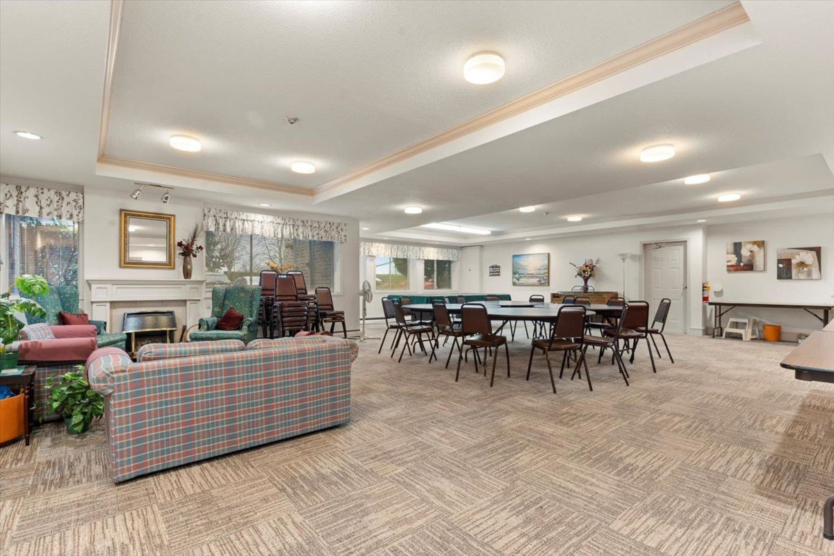 Garden / Landscaping Photo of 307 2491 Gladwin Road, Abbotsford, BC