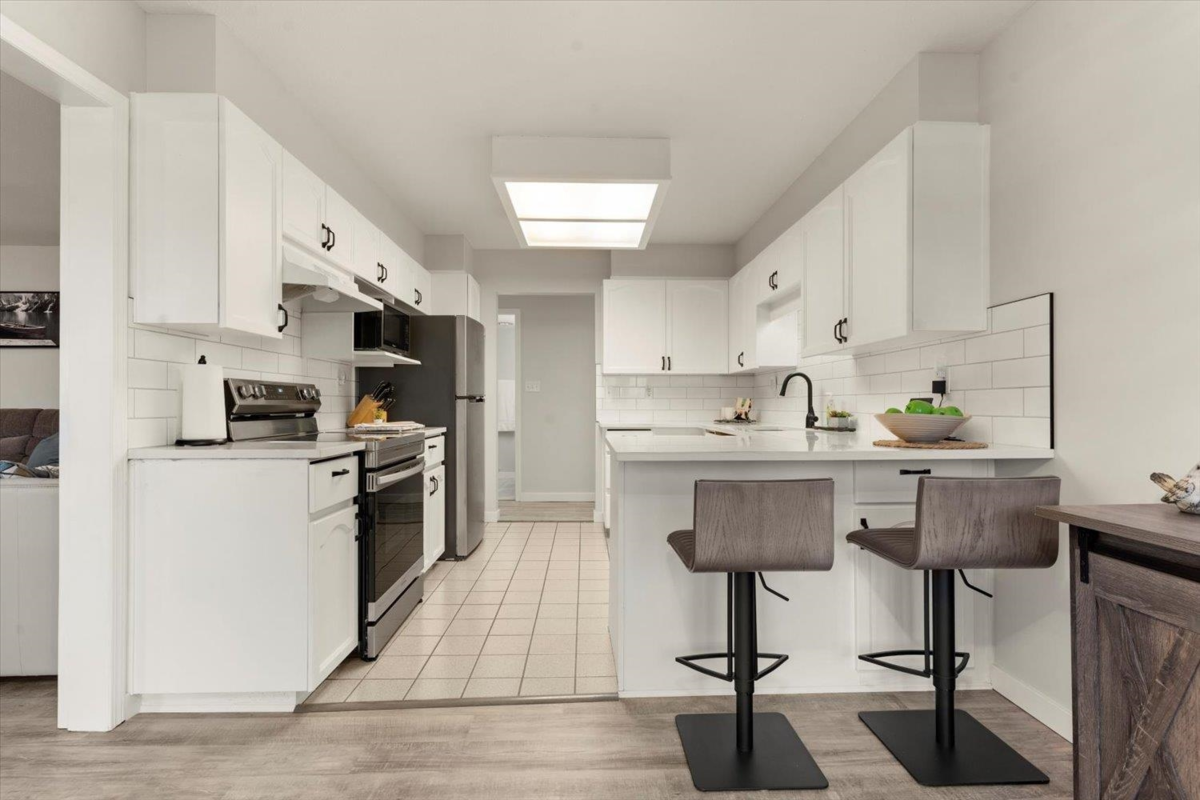 Primary Bedroom Photo of 307 2491 Gladwin Road, Abbotsford, BC