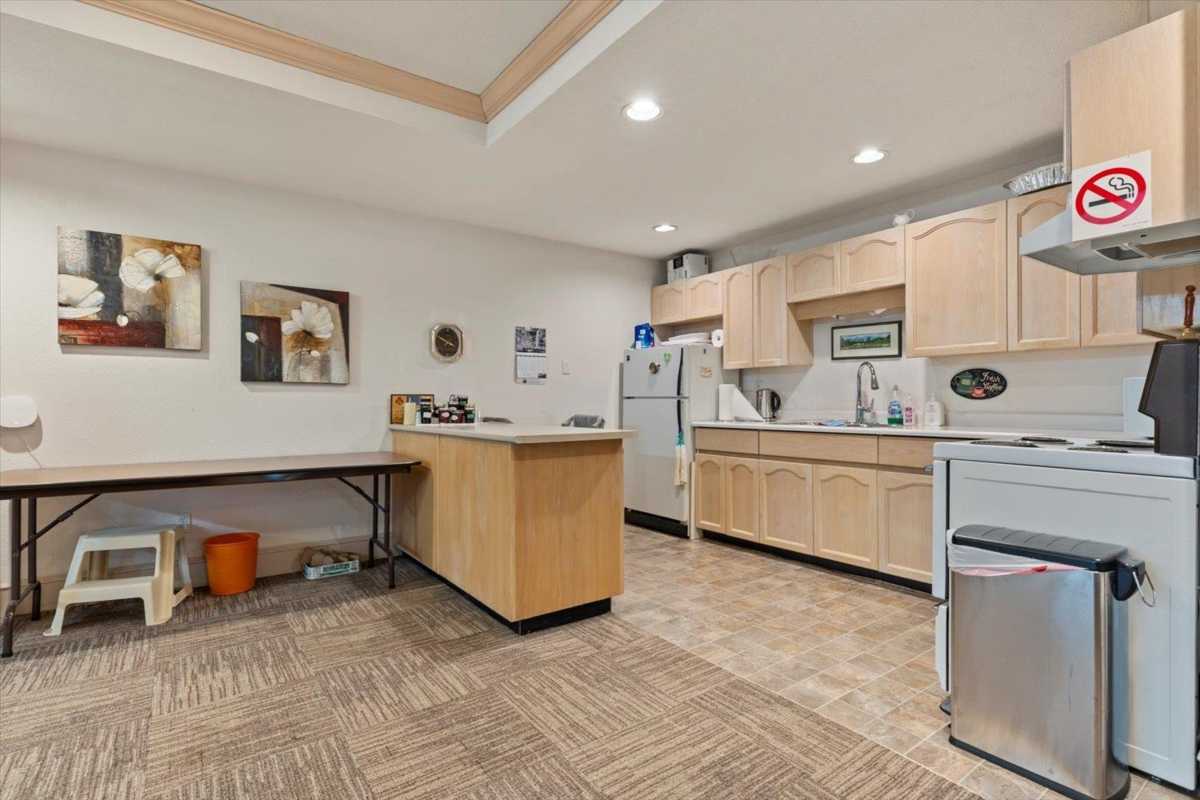 Swimming Pool Photo of 307 2491 Gladwin Road, Abbotsford, BC