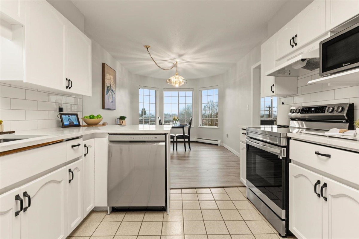 Walk-In Closet Photo of 307 2491 Gladwin Road, Abbotsford, BC