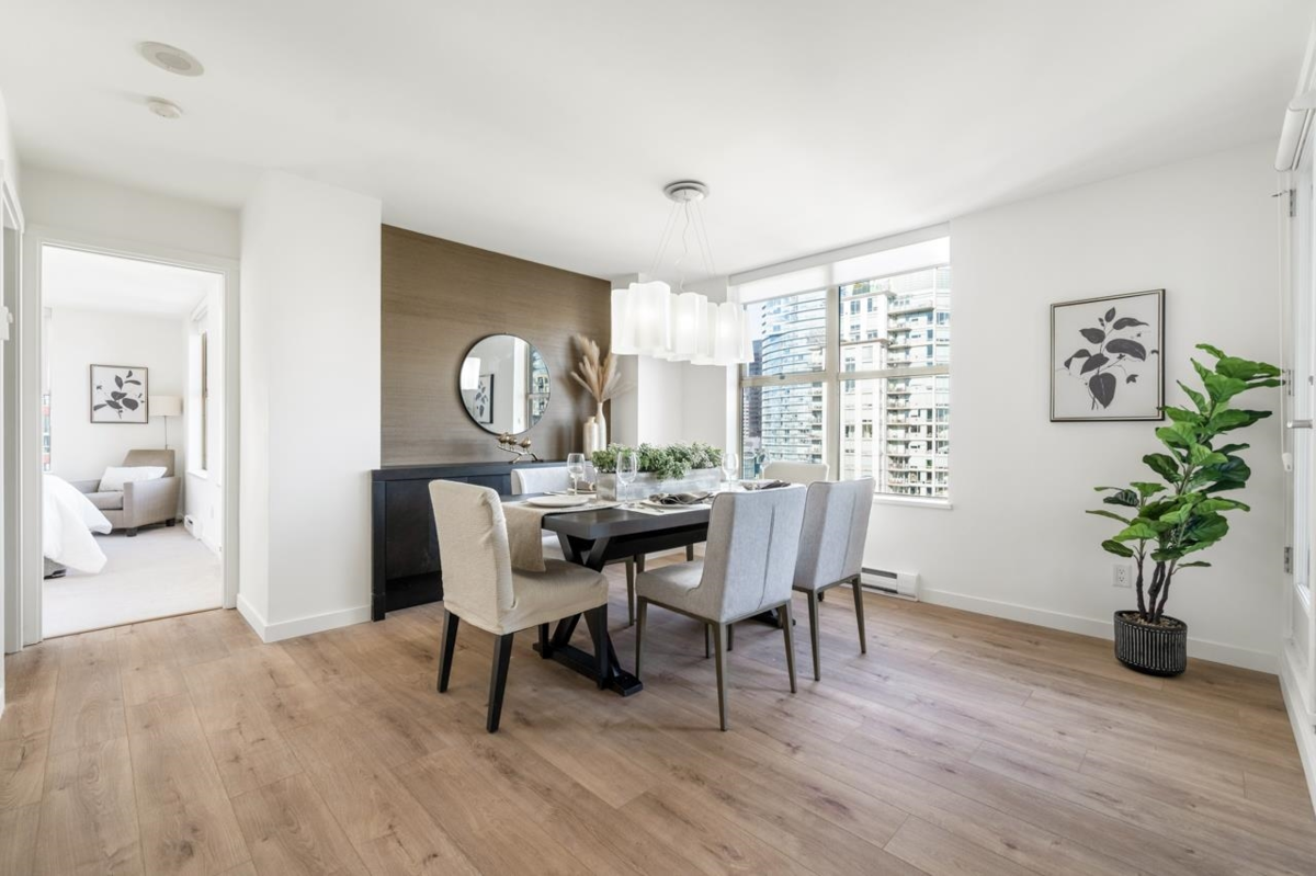 Kitchen Island Photo of 2403 969 Richards Street, Vancouver, BC