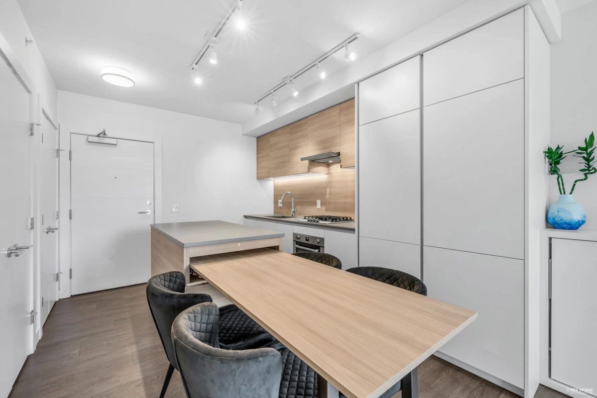 Family Room Photo of 2508 652 Whiting Way, Coquitlam, BC