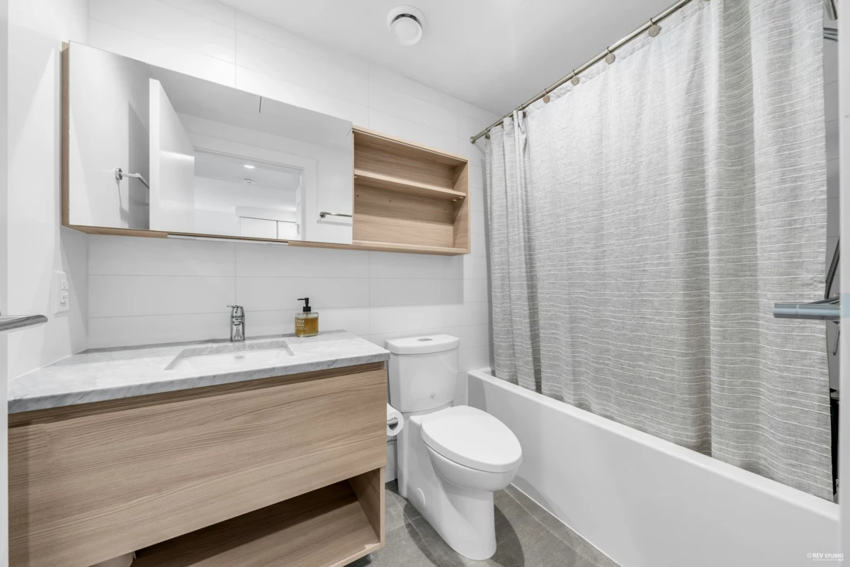 Kitchen Island Photo of 2508 652 Whiting Way, Coquitlam, BC