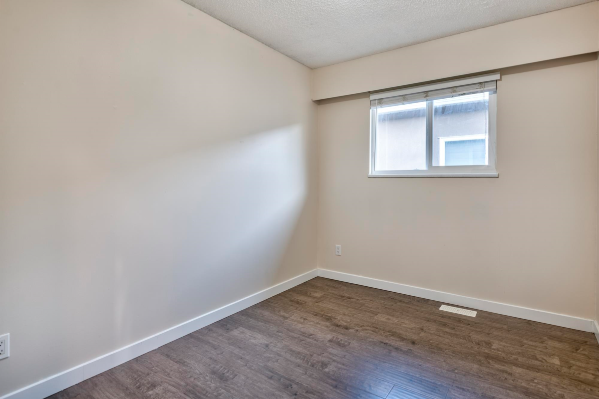 Guest Bathroom Photo of 5842 Woodsworth Street, Burnaby, BC