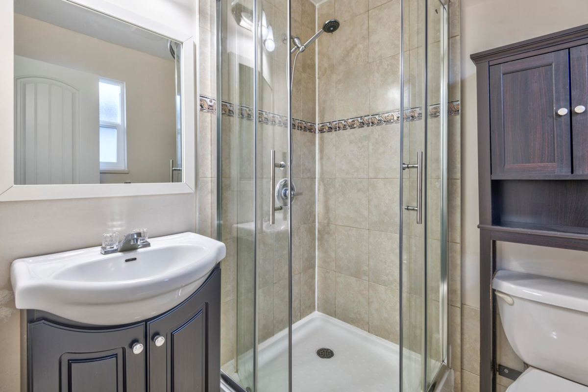 Walk-In Closet Photo of 5842 Woodsworth Street, Burnaby, BC