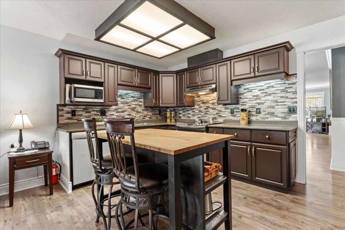 Breakfast Nook Photo of 35 34250 Hazelwood Avenue, Abbotsford, BC