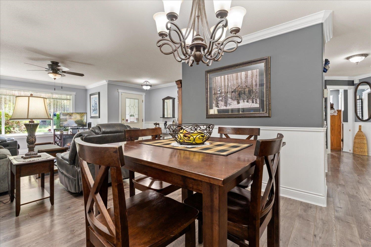 Kitchen Island Photo of 35 34250 Hazelwood Avenue, Abbotsford, BC