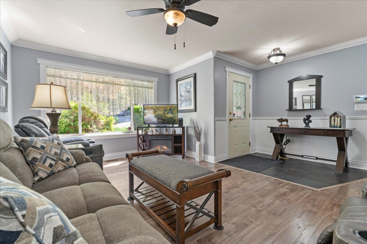 Living Room Photo of 35 34250 Hazelwood Avenue, Abbotsford, BC