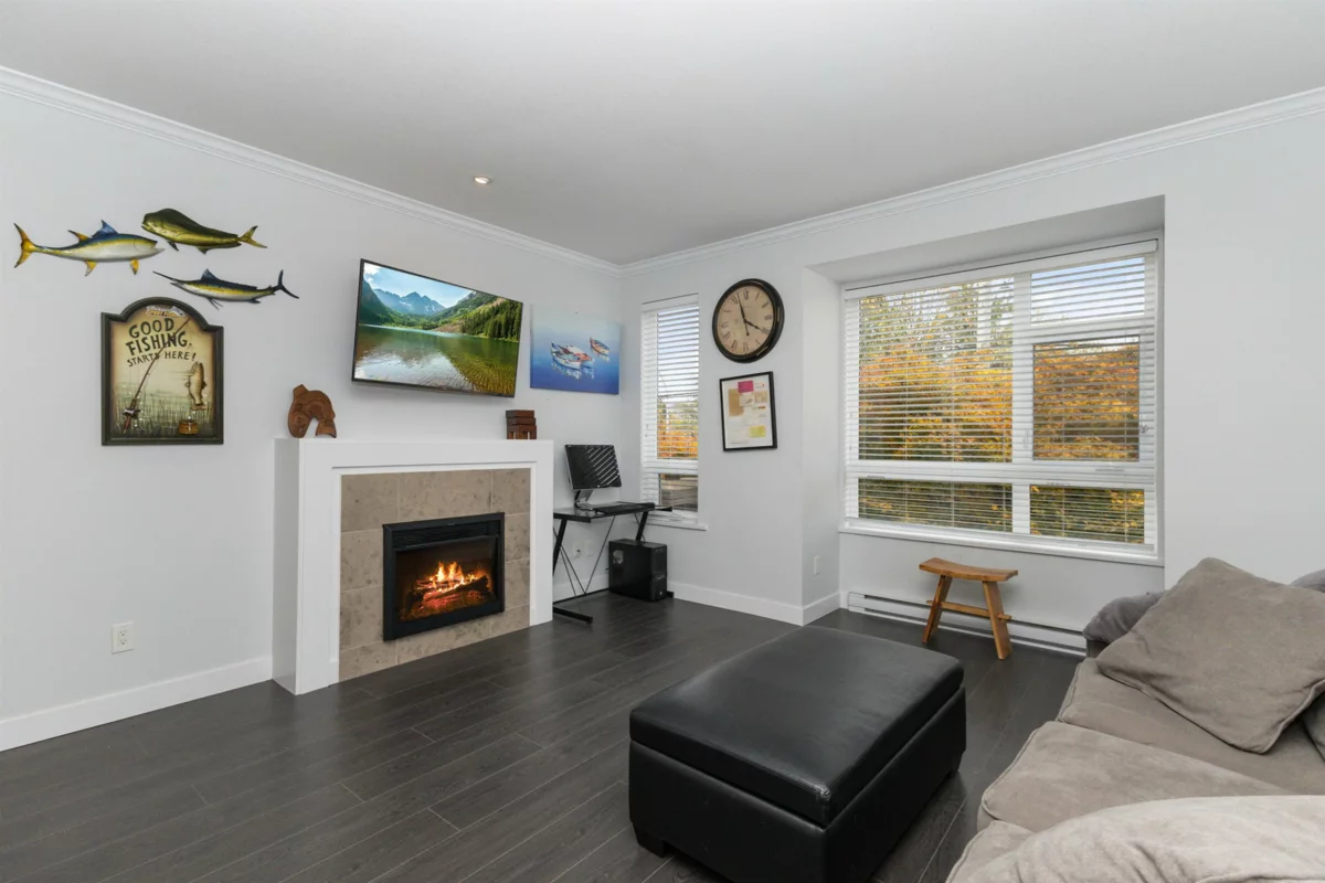 Kitchen Island Photo of 126 5888 144th Street, Surrey, BC