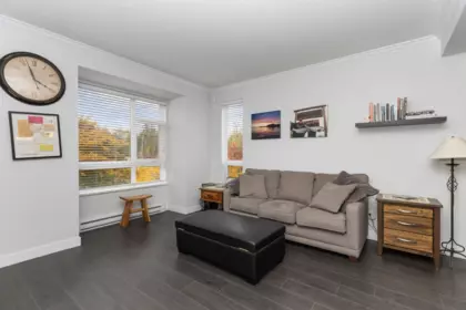 Kitchen Photo of 126 5888 144 Street, Surrey, BC