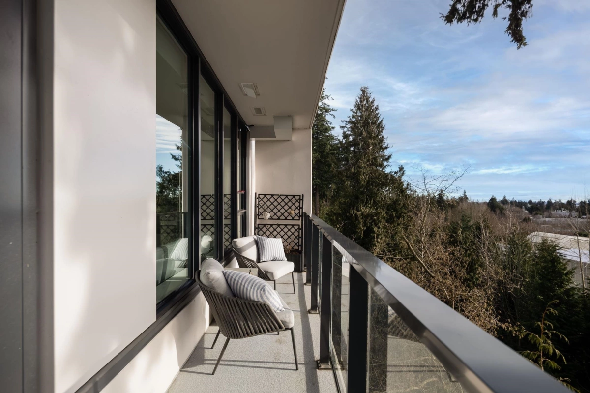 Hallway Photo of 530 3563 Ross Drive, Vancouver, BC