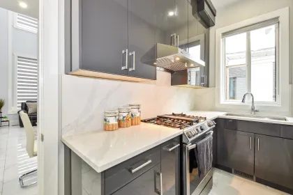 Guest Bathroom Photo of 2778 Princess Street, Abbotsford, BC